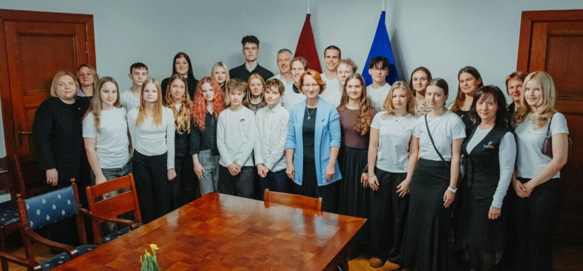 Pašpārvaldes skolēni izglītības un zinātnes ministrijā