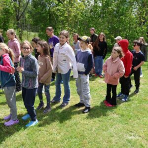 1.-4.klašu ekskursija uz meža dizaina dārzu
